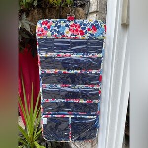 EUC Vera Bradley hanging organizer that would be good for cosmetic/jewelry/bath